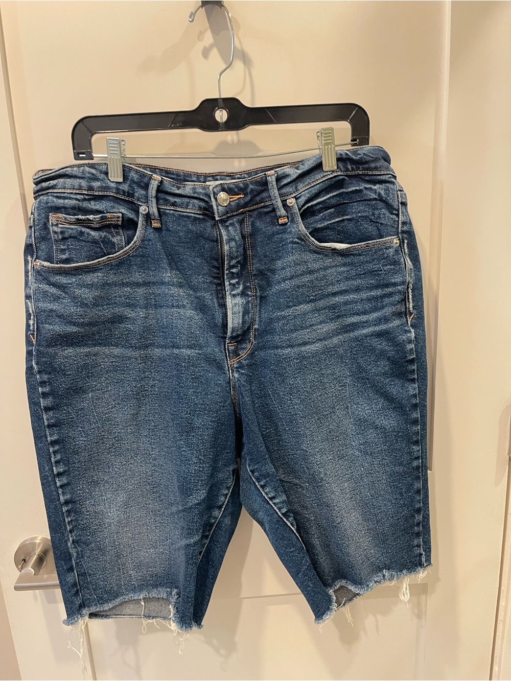 Good American Dark Blue Distressed Denim Bermuda Shorts sz 18